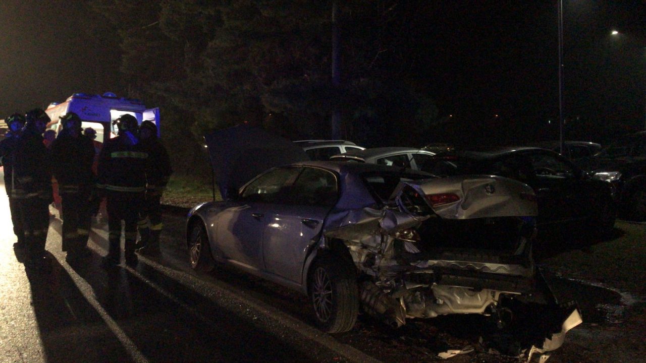 Incidente a Cassano: paura per i sei feriti, sul posto anche i pompieri FOTO
