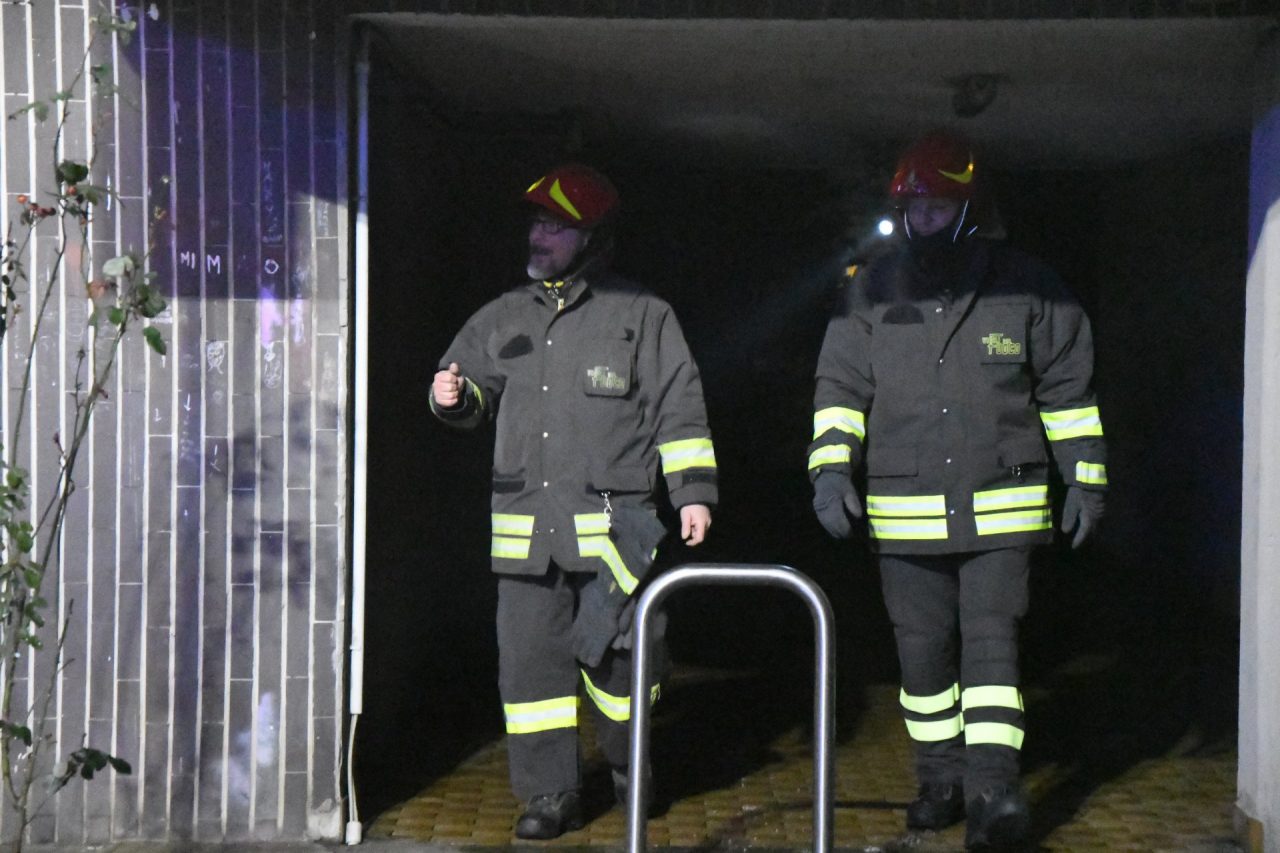 Incendio in un palazzo di via Pirandello a Cologno Monzese