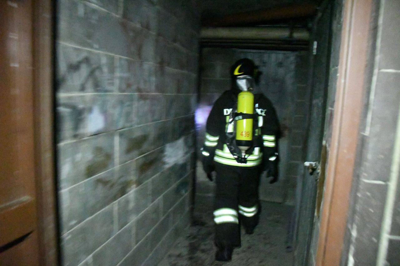Incendio in un palazzo a Cologno Monzese VIDEO