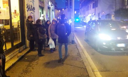 Pestato in strada a Cologno Monzese ferito un giovane