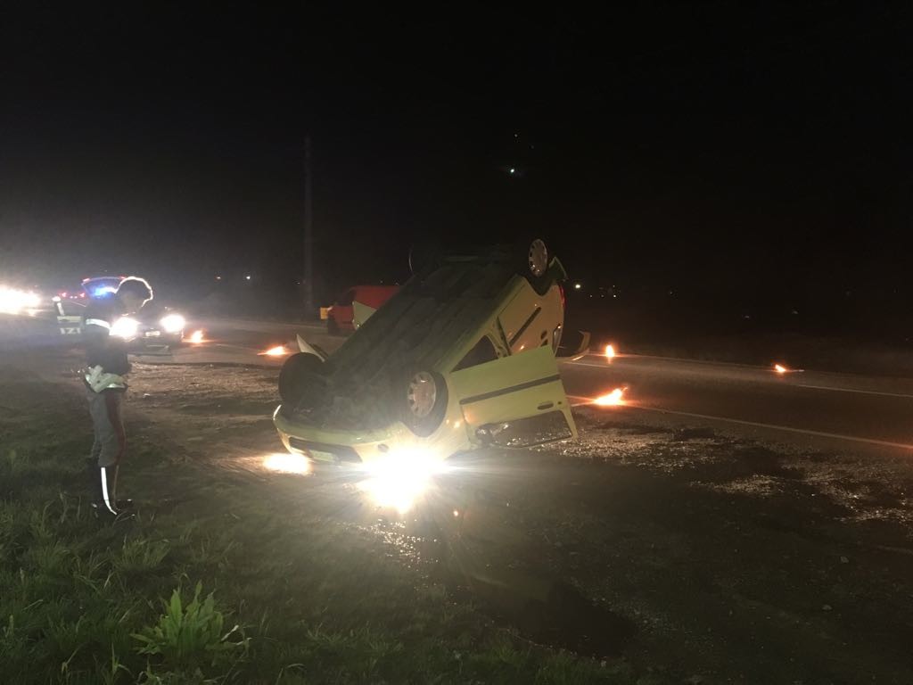 Auto ribaltata sulla Cerca due giovani feriti