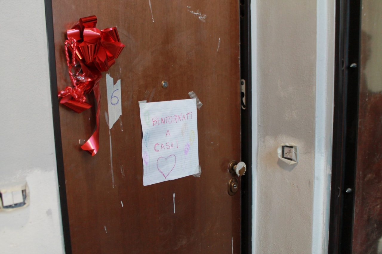 Bomba nel palazzo dopo cinque mesi rientrano nelle loro case