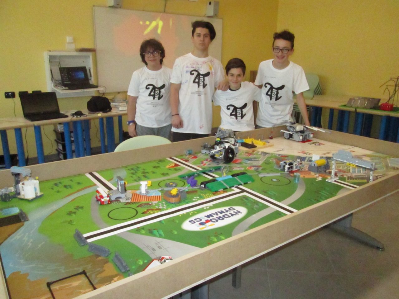 A Trezzano Rosa gli studenti salgono in cattedra per il Pi greco day FOTO