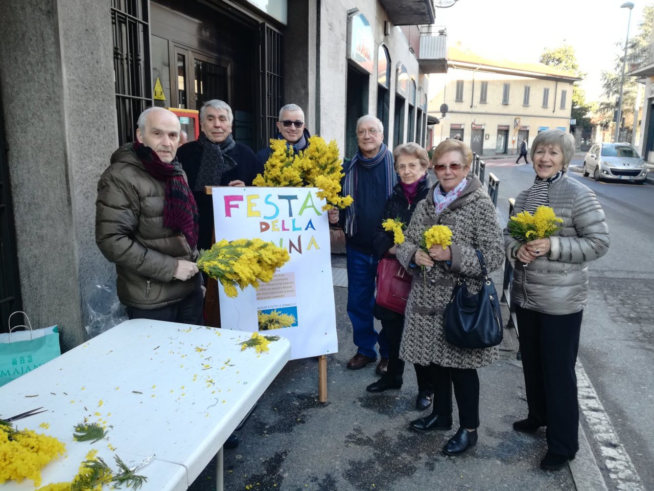 Mimose auguri alle donne a San Maurizio al Lambro