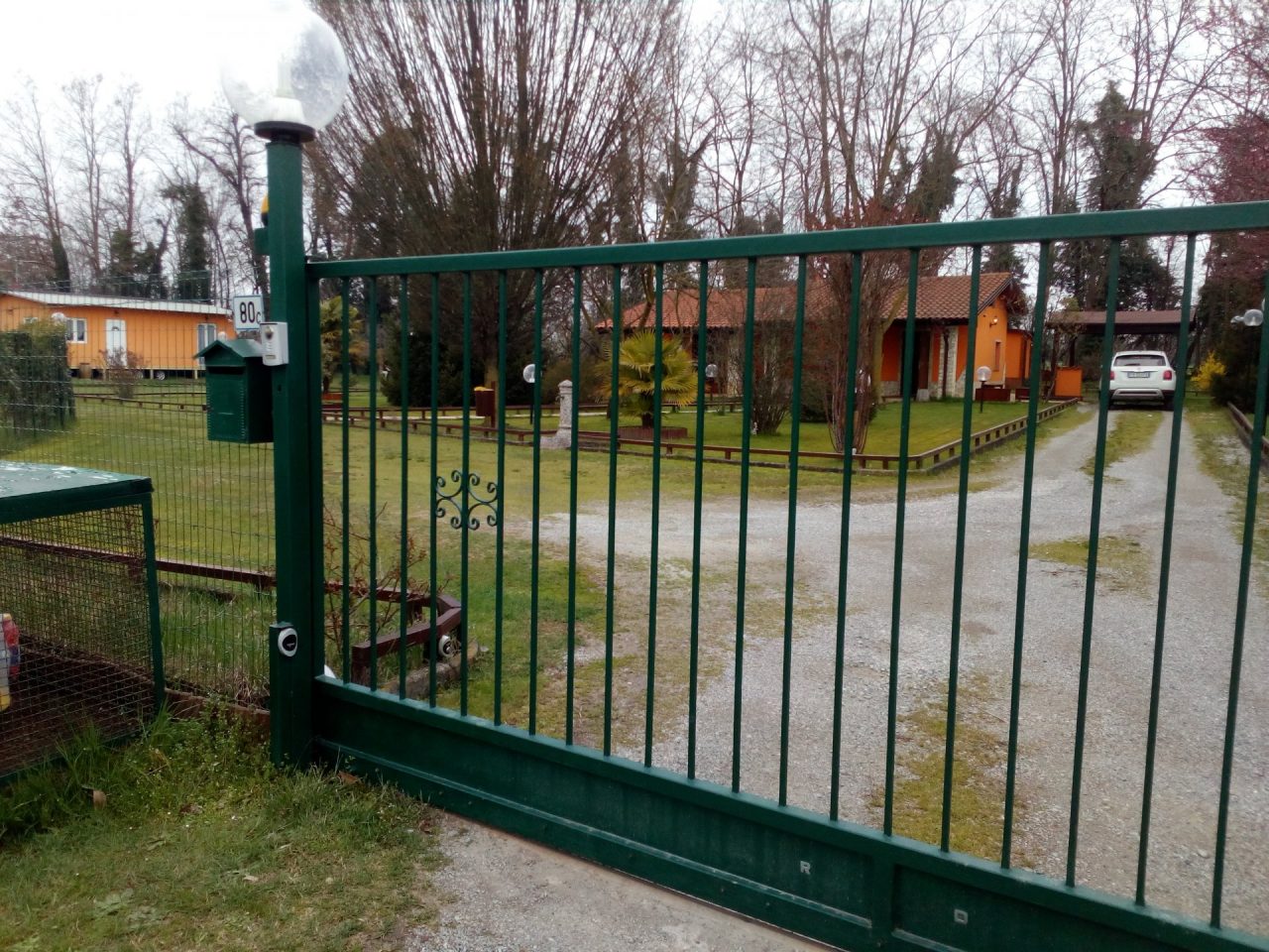 Trezzo dopo lo sgombero i prefabbricati abusivi diventano villette comunali