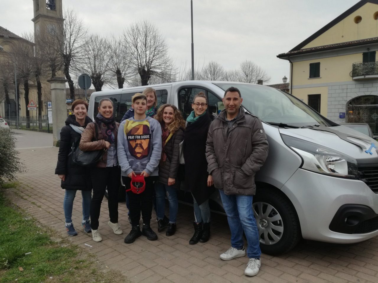 Giovani in primo piano ad Albignano