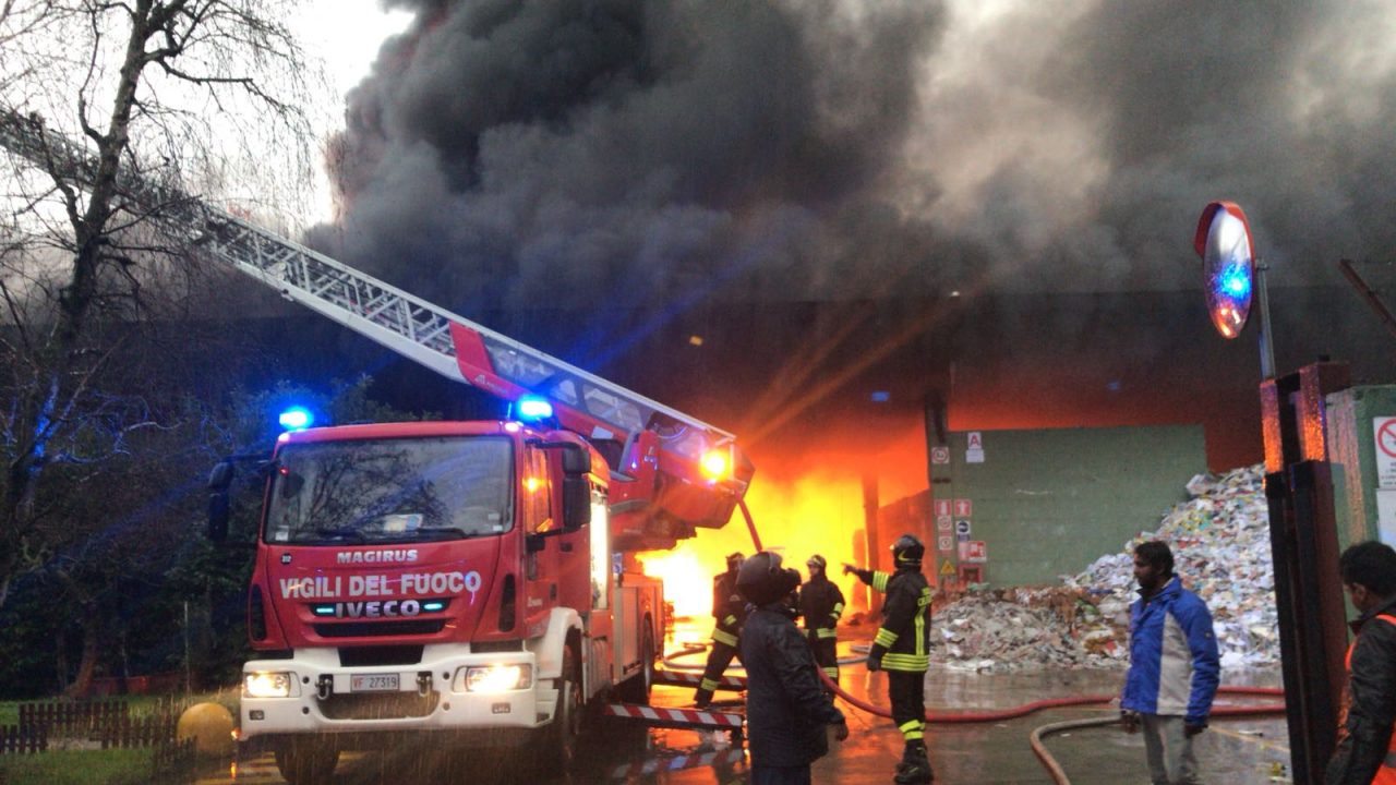 Incendio Cologno è il terzo in pochi mesi