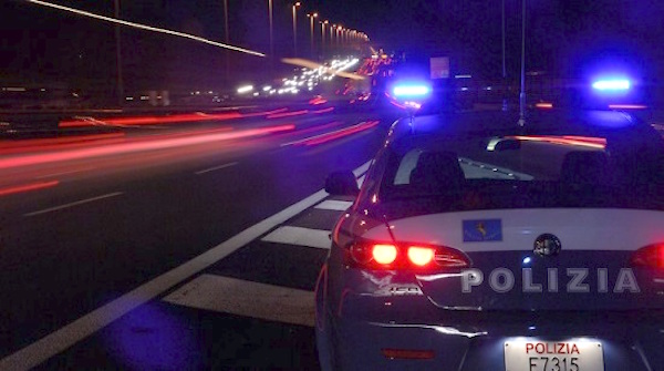 Auto sbanda in Tangenziale Est e finisce contro il guardrail: 38enne grave in ospedale