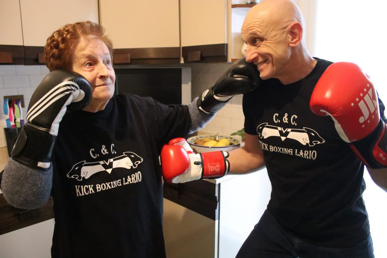 Zia Ginetta a 91 anni si tessera per la Kickboxing Lario