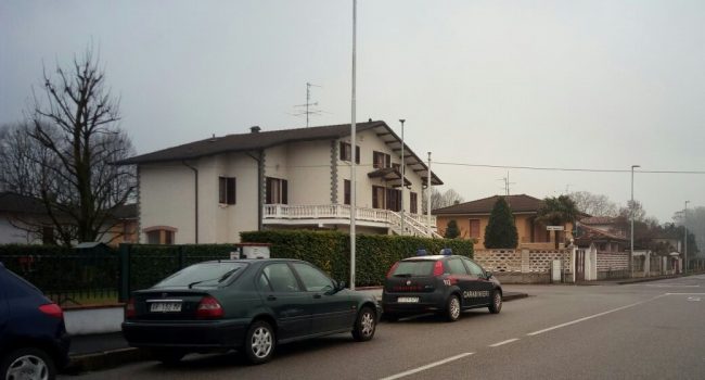 Anziani derubati in pieno giorno, via banconote e monili d’oro