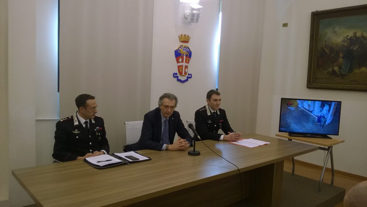 La banda dei distributori aveva messo a segno colpi da 200mila euro. I soldi servivano per fare gli imprenditori