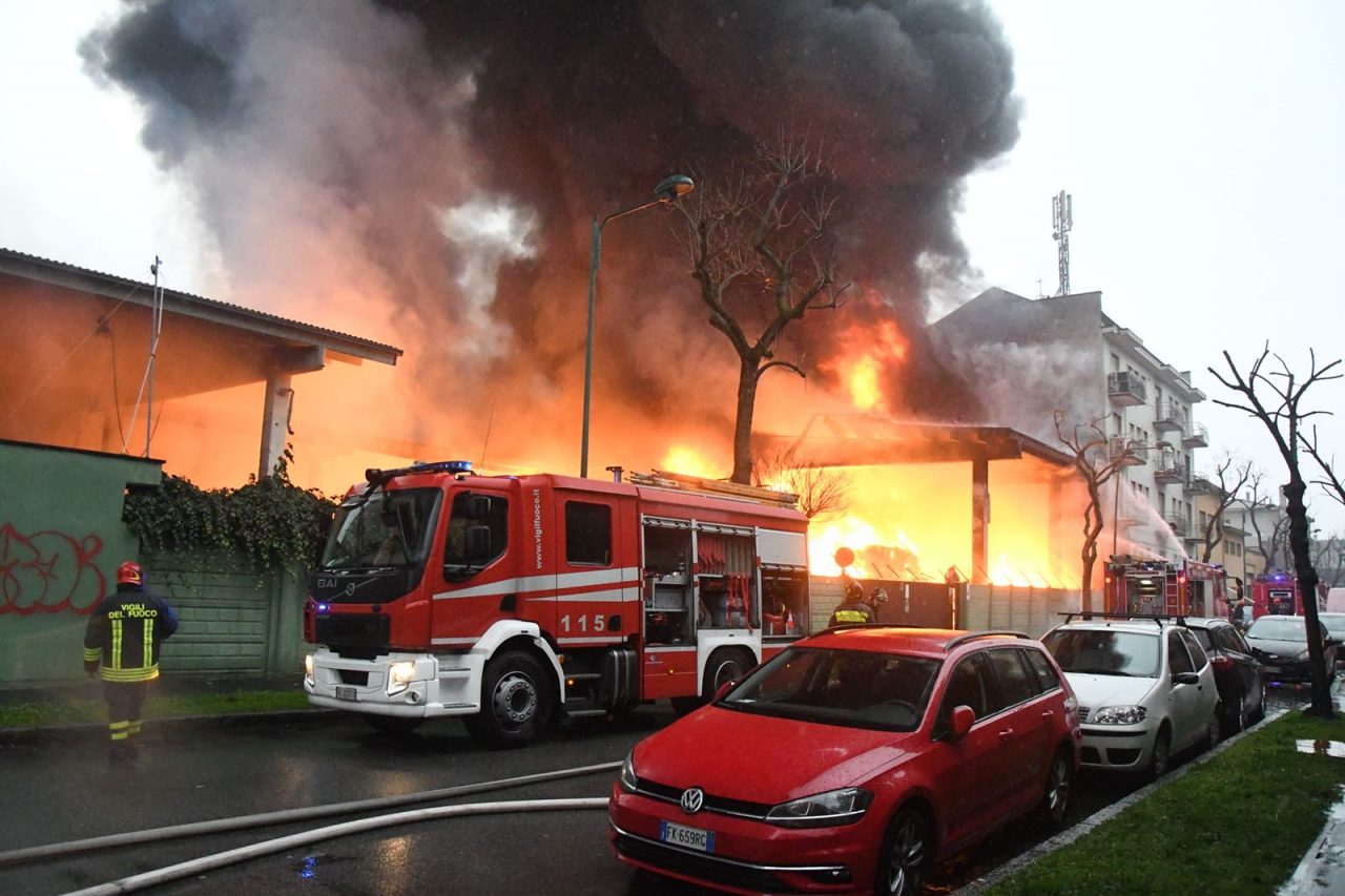 Incendio a Cologno, parla il capo dei pompieri L’INTERVISTA
