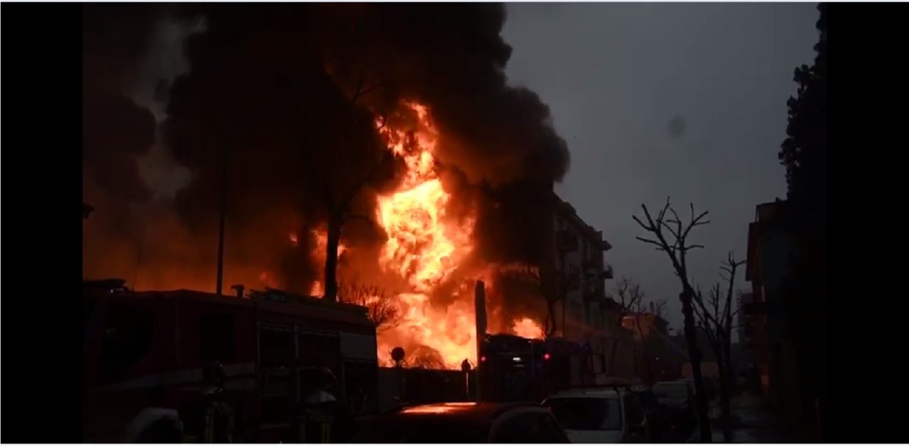 Incendio cartiera stop all’ospitalità in albergo ma non tutti possono rientrare