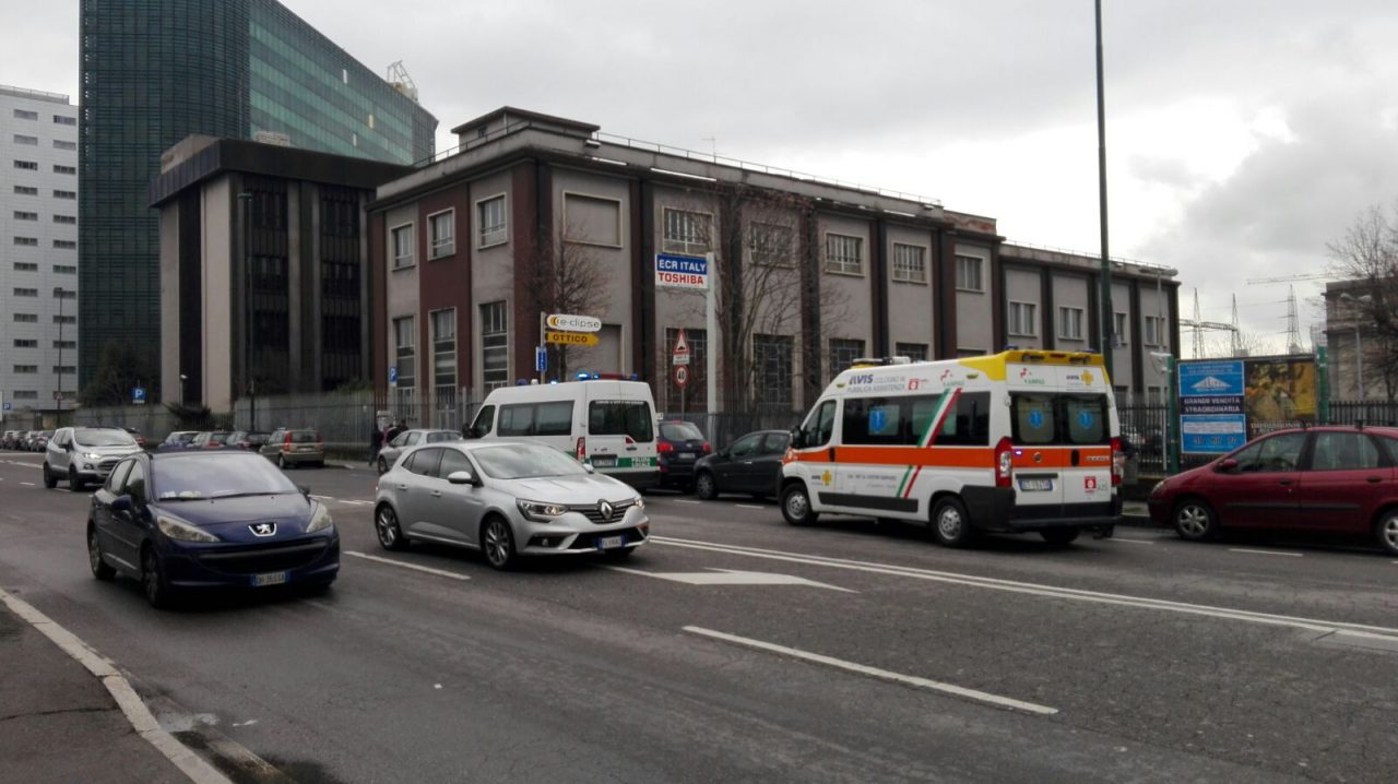 Lite viabilistica tra automobilisti finisce a botte: un ferito