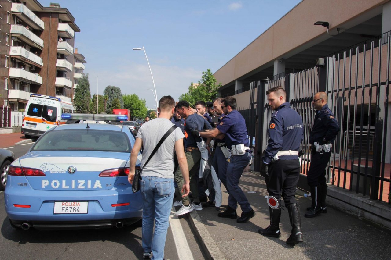 Aggredisce e ferisce un poliziotto:  arrestato