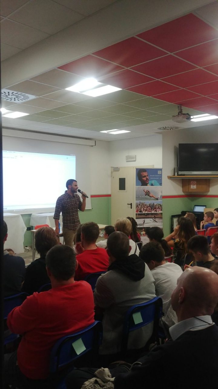 Daniele Cassioli special guest di una serata in riva all'Adda. Venerdì sera, il campione paralimpico è andato a parlare in oratorio a Trezzo, in occasione della StraOratorio.