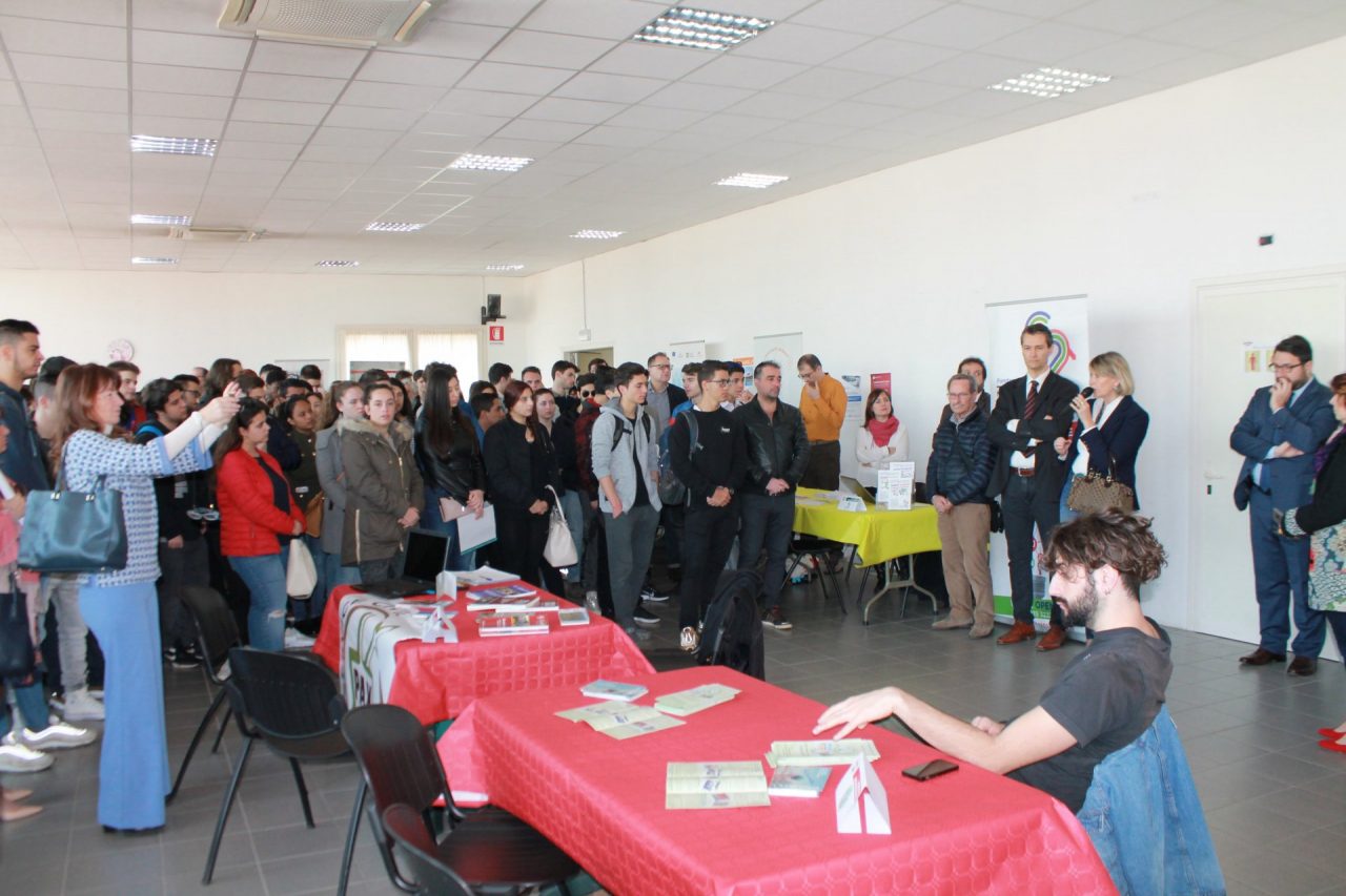 Career day in centinaia per trovare un posto di lavoro