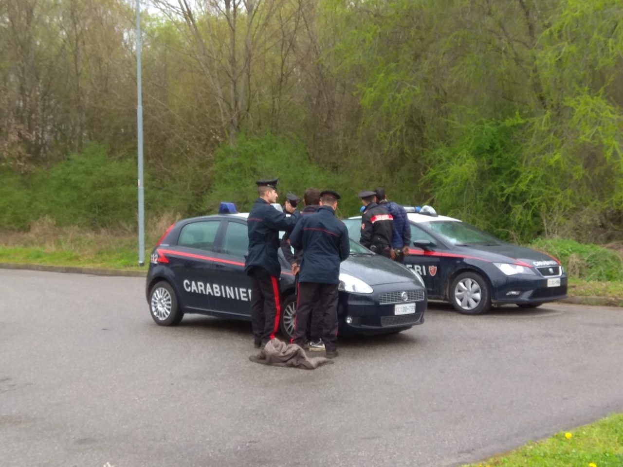Spacciava cocaina ed eroina pusher preso dopo aver colpito un carabiniere