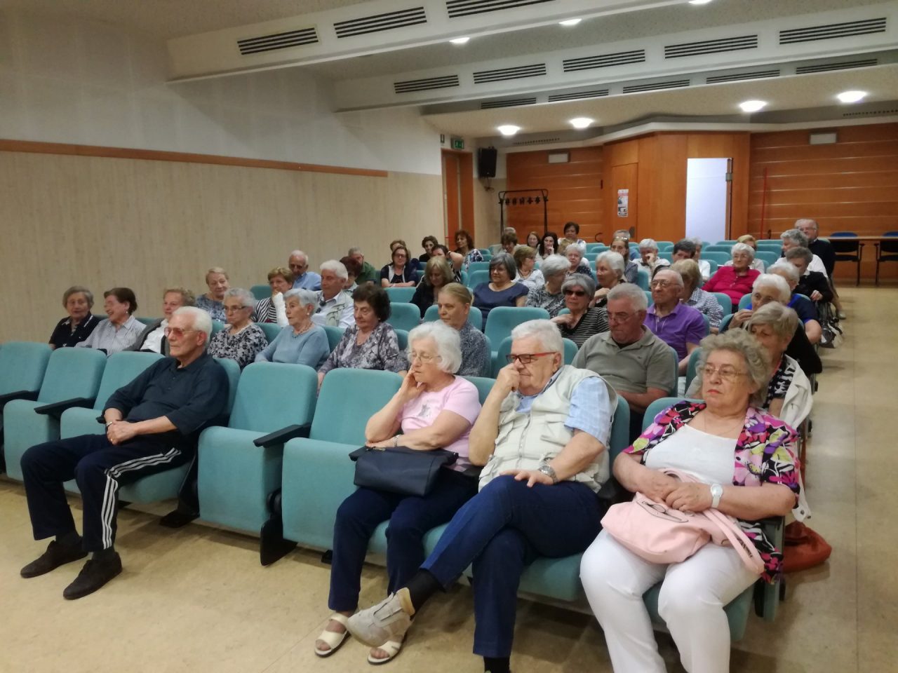 Centro anziani tenta di risorgere