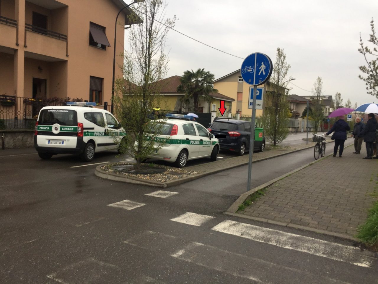 Incidente a Carugate: paura per un uomo investito, chiusa la strada FOTO