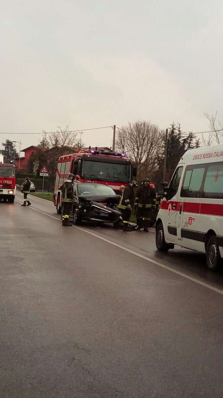 Incidente tra Boltiere e Pontirolo donna in gravi condizioni FOTO