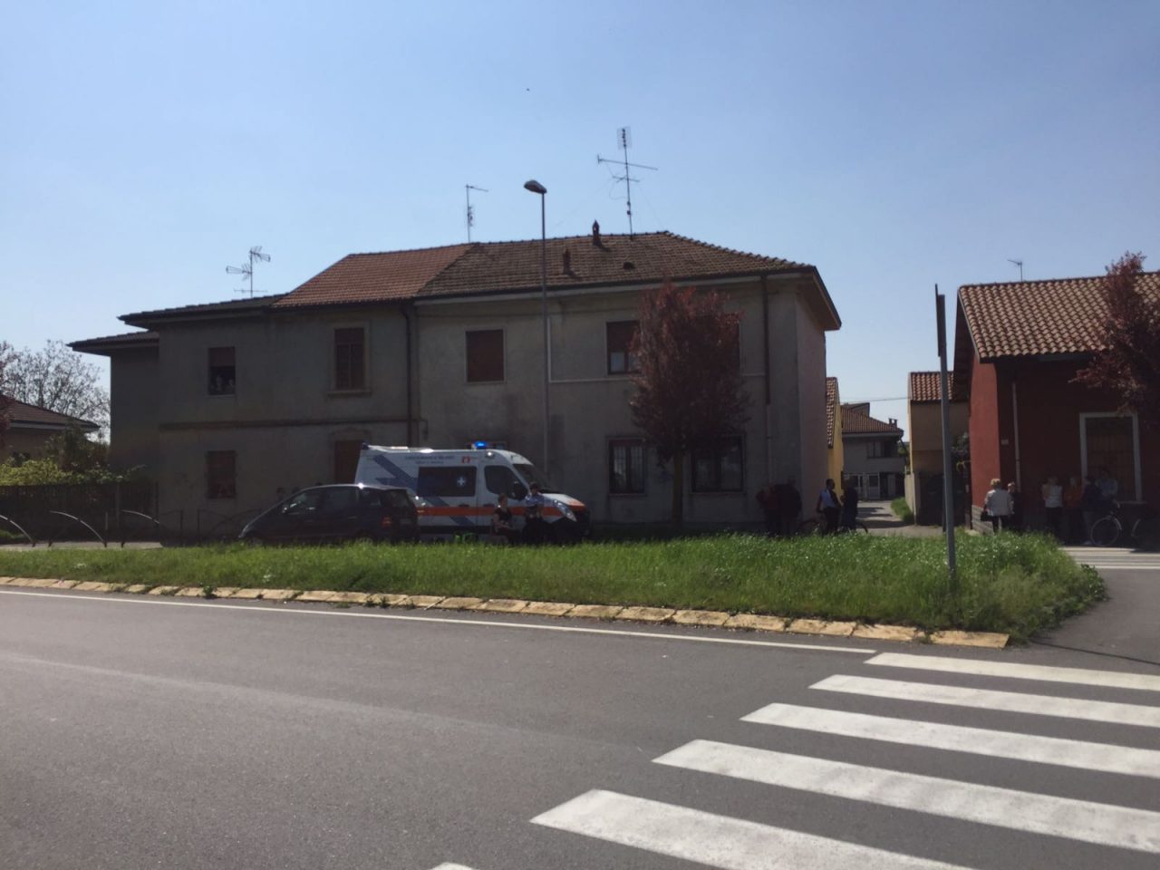 Investimento pedone a Brugherio ferita portata via in elisoccorso