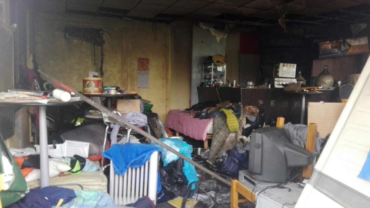 Incendio nel bar abbandonato diventato dormitorio