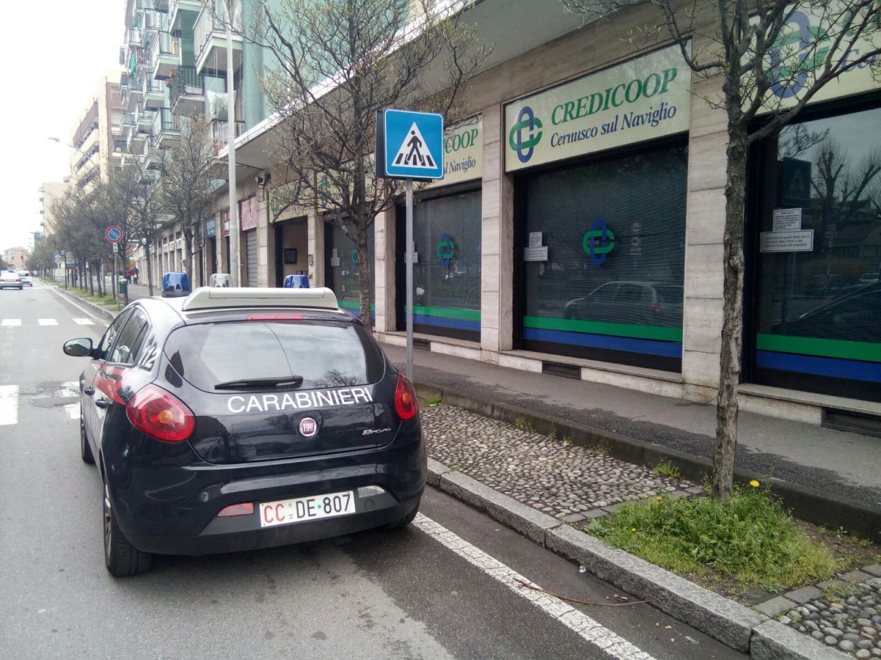 Rapina in banca a Cologno: banda armata svaligia il caveau FOTO