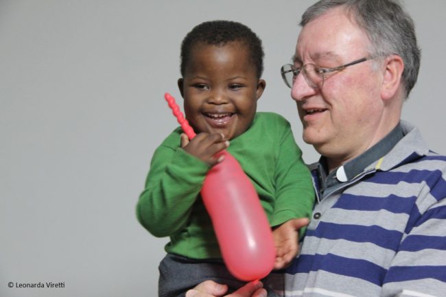 Perde la sorella per un infarto: prete fonda onlus per bimbi cardiopatici