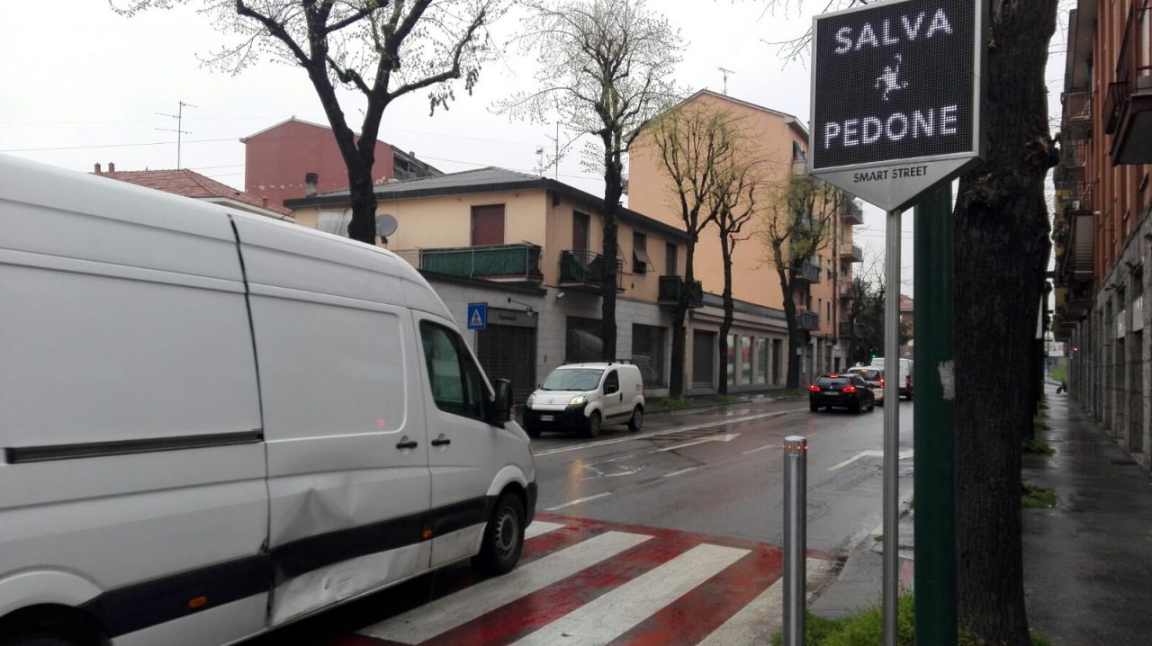 Attivate le strisce luminose “salva pedoni”