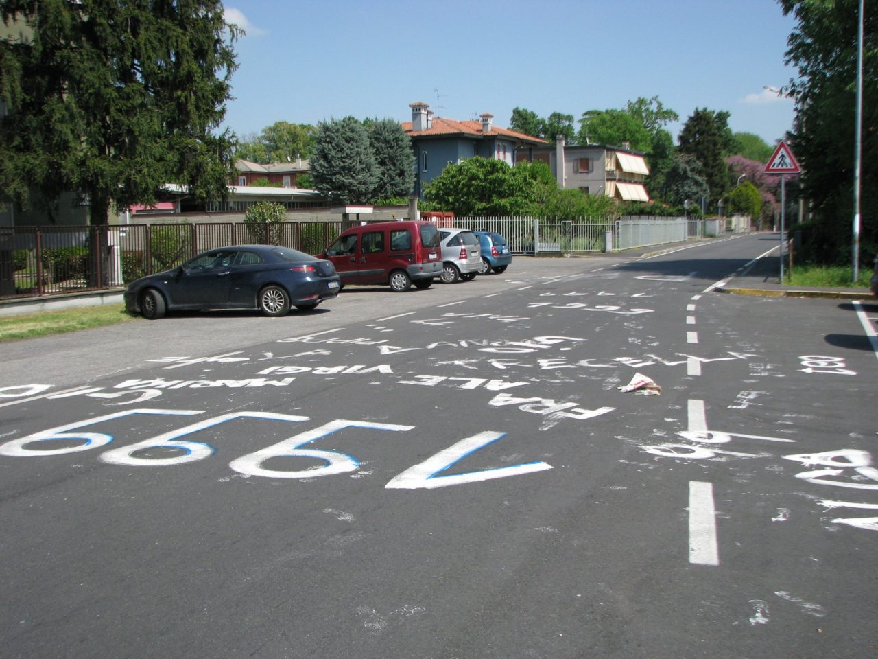 Pozzuolo i giovani della leva imbrattano il parchetto di Trecella e il sindaco li farà ripulire