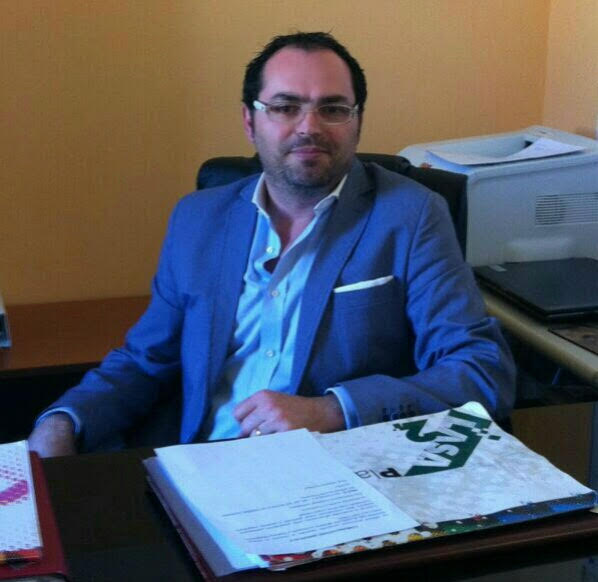 “Sindaco si dimetta”. Bufera politica a Cassano