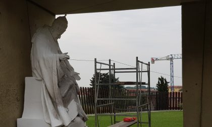 Danneggiata statua di papa Giovanni XXIII nel Giardino della Pace FOTO