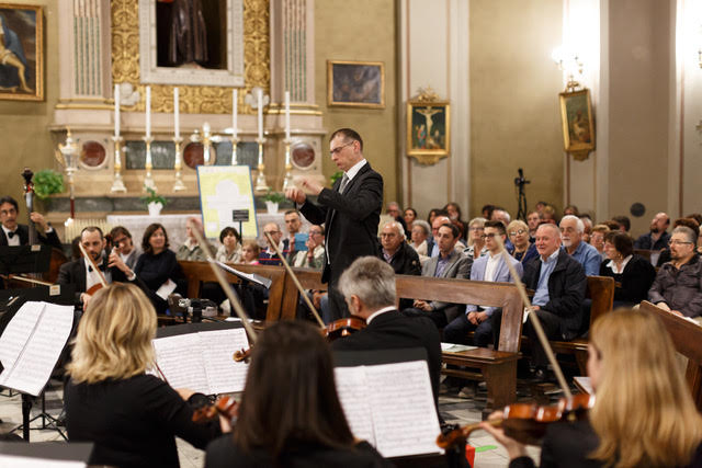 La Corale di Sant’Alessandro fa il pienone, concerto da record