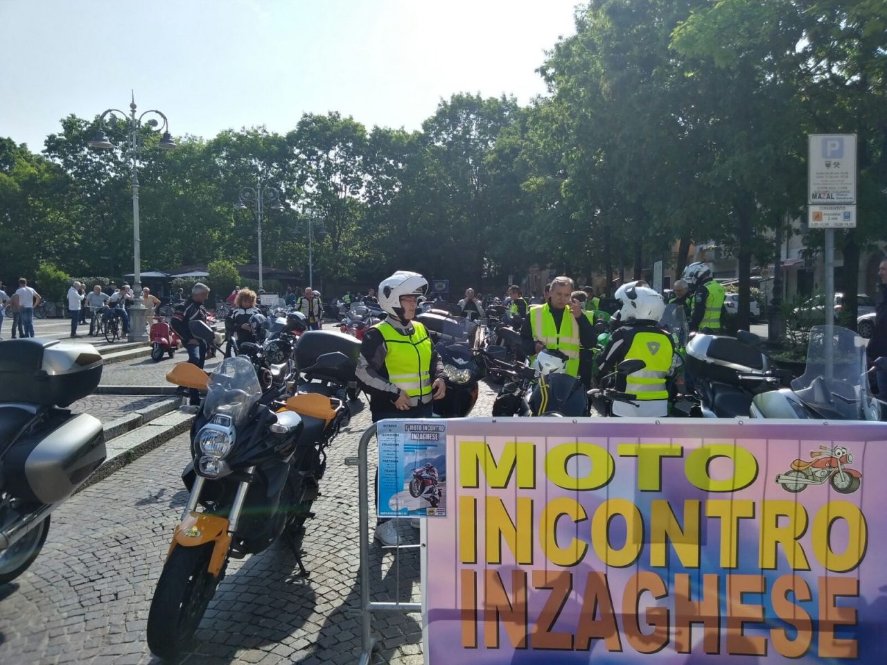Motoraduno baciato dal sole
