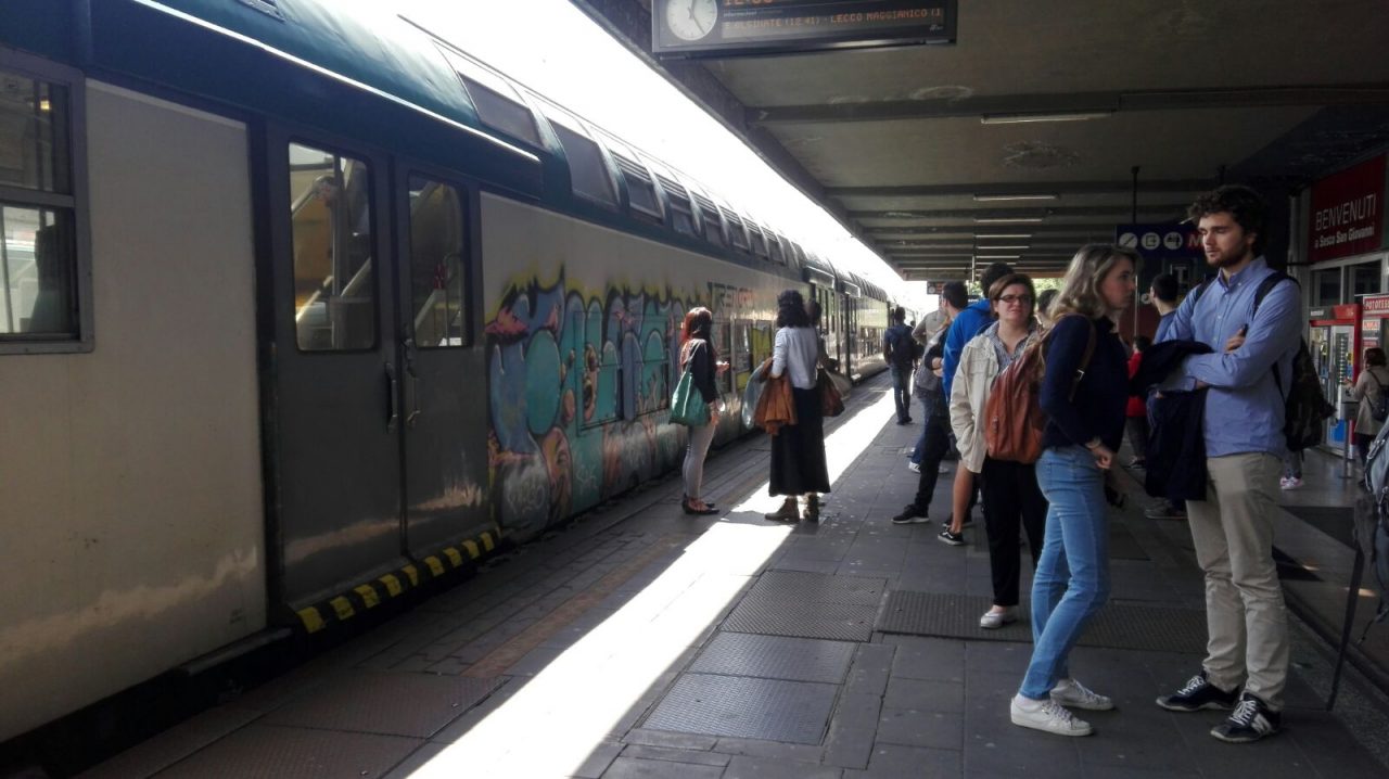 Sesto San Giovanni treno fermo in stazione per aggressione di un capotreno