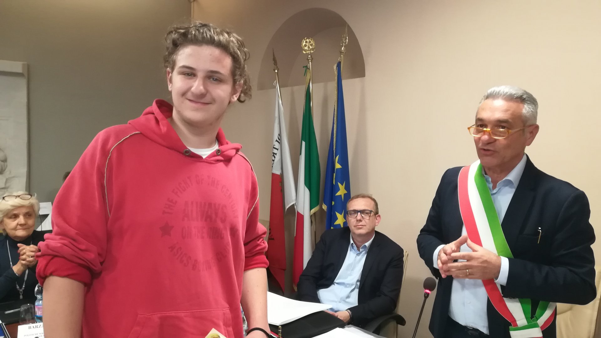 Luca Sangaletti 1I 15 anni di Fara Istituto Nizzola di Trezzo premiato dal sindaco Danilo Villa