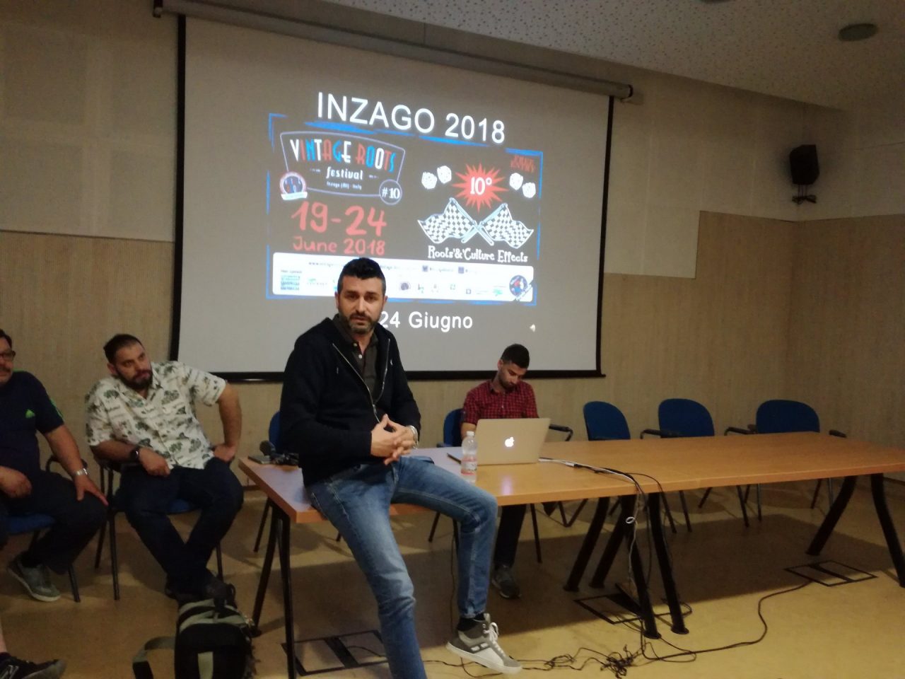 Sindaco di Inzago sbotta: “Mi sono rotto i c…”