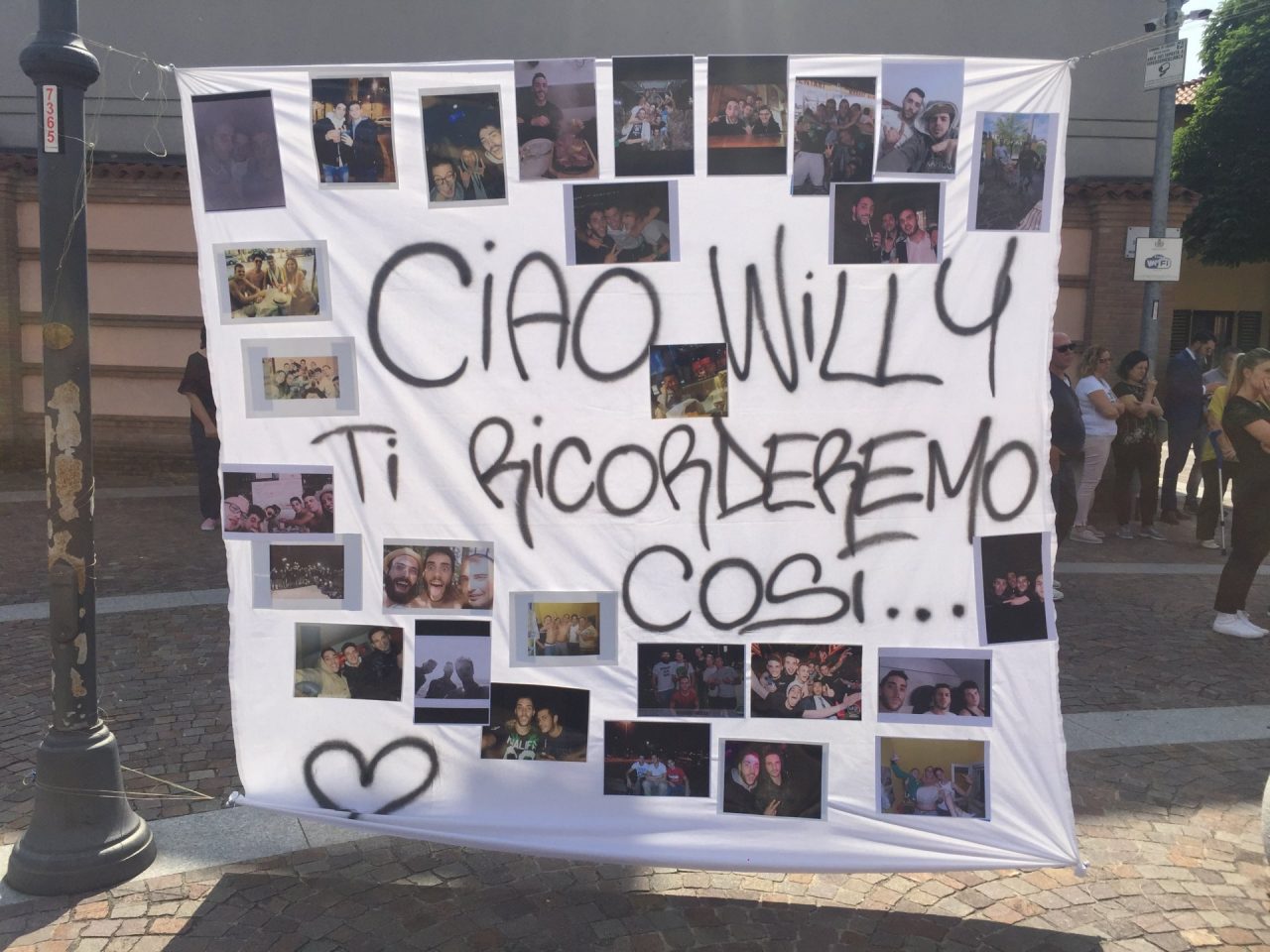 Omicidio via Meucci | Famiglia e amici dicono addio al 22enne William Lorini