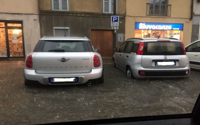 Bomba d’acqua nel Comasco: tutta Mariano Comense allagata