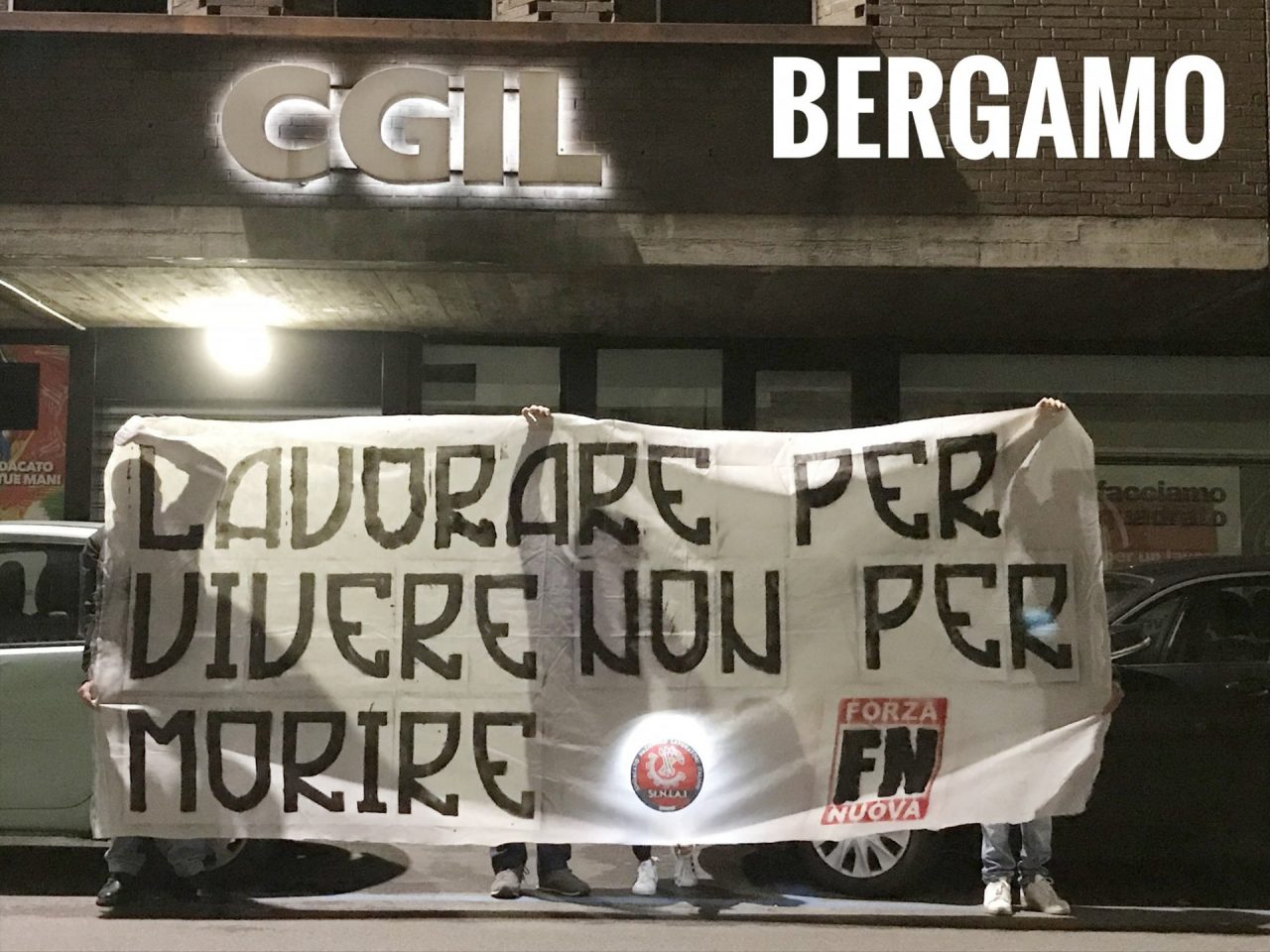 Striscione di Forza Nuova contro la Cgil di Bergamo