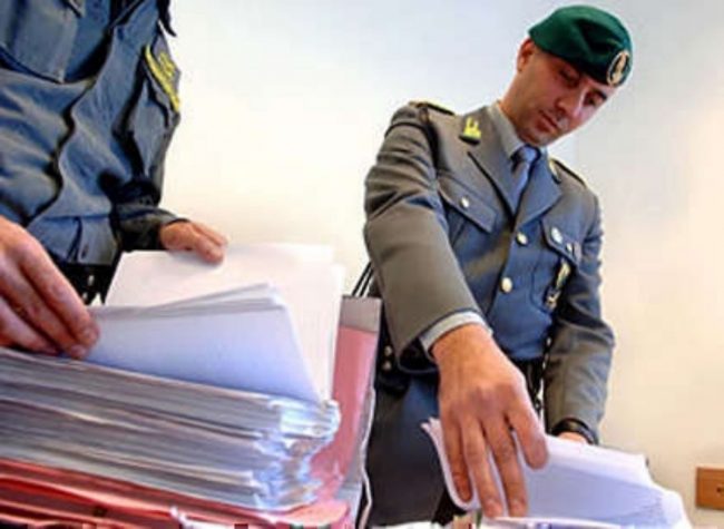Dipendente pubblico si assenta per curare la madre e va a Dubai