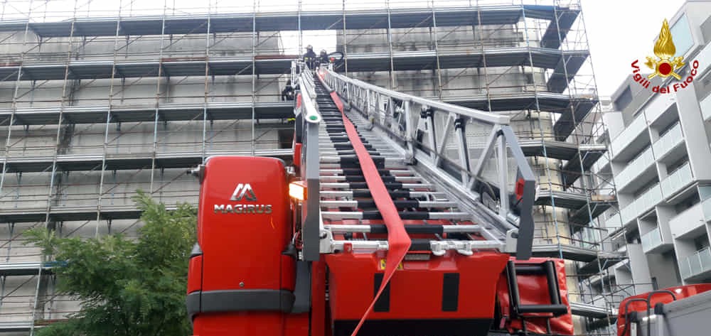 Raid incendiario anti immigrati: condannati a lavorare coi profughi