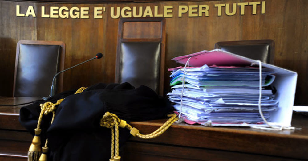 Uccise in casa la moglie strangolandola, niente perizia psichiatrica: chiesti 20 anni di pena