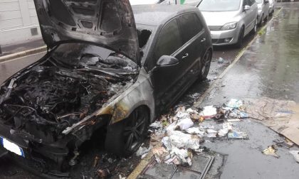 Due auto prendono fuoco in una notte: non si esclude il dolo