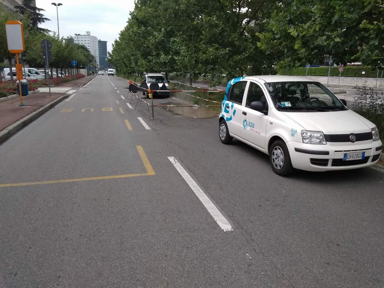 Scoppia un tubo, bloccata la viabilità in viale Edison