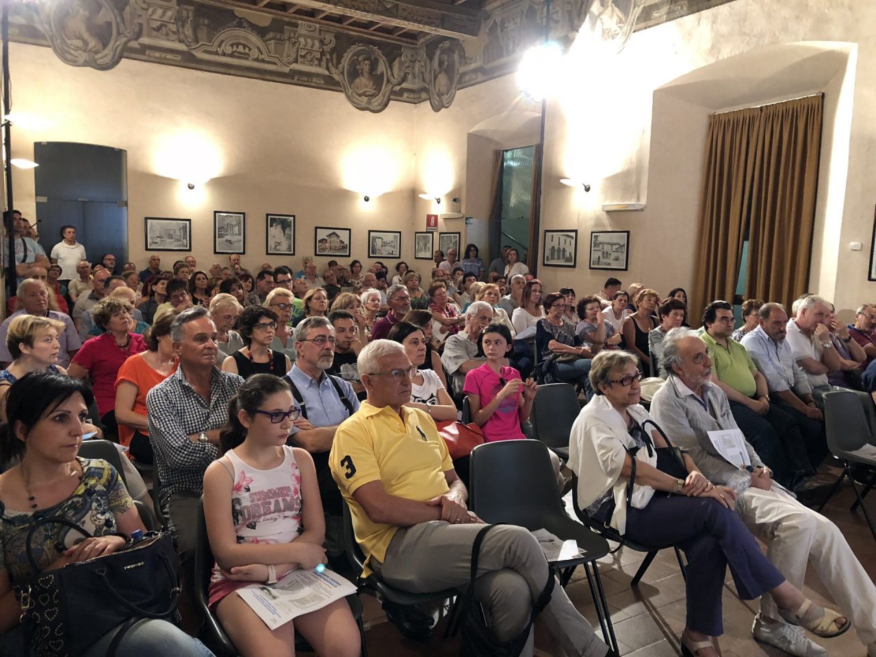 Assemblea pubblica rovente a Cologno: intervengono anche i vigili