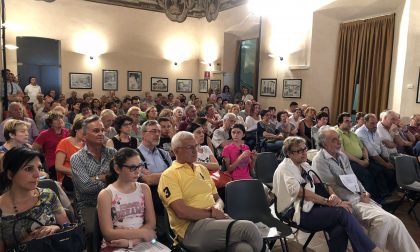 Assemblea pubblica rovente a Cologno: intervengono anche i vigili