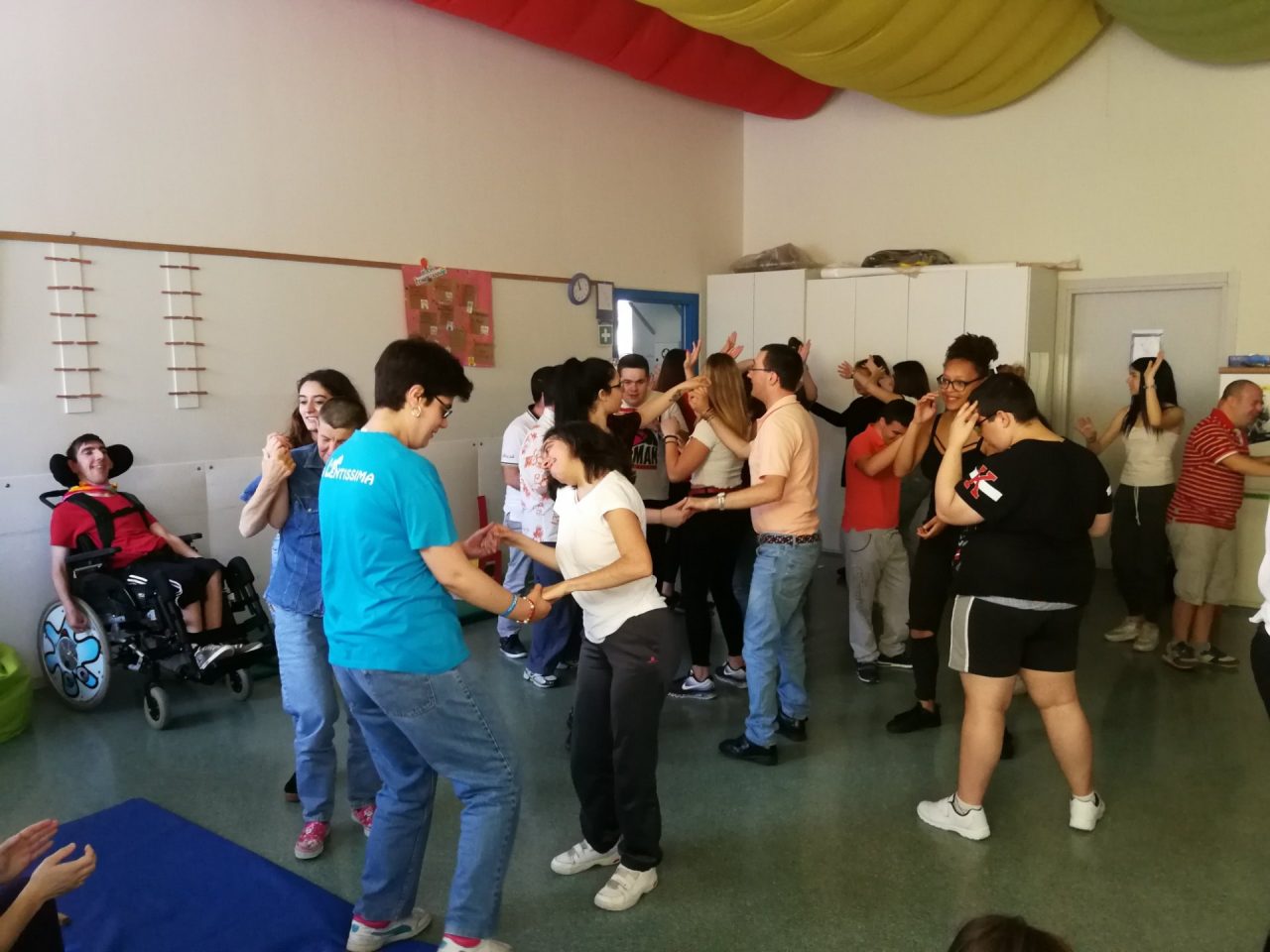 Studenti e disabili fianco a fianco