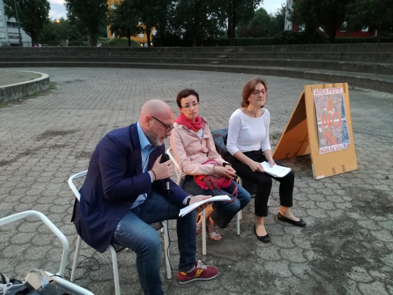 Area feste “facciamola lontano dal cimitero al posto del campo di calcio”